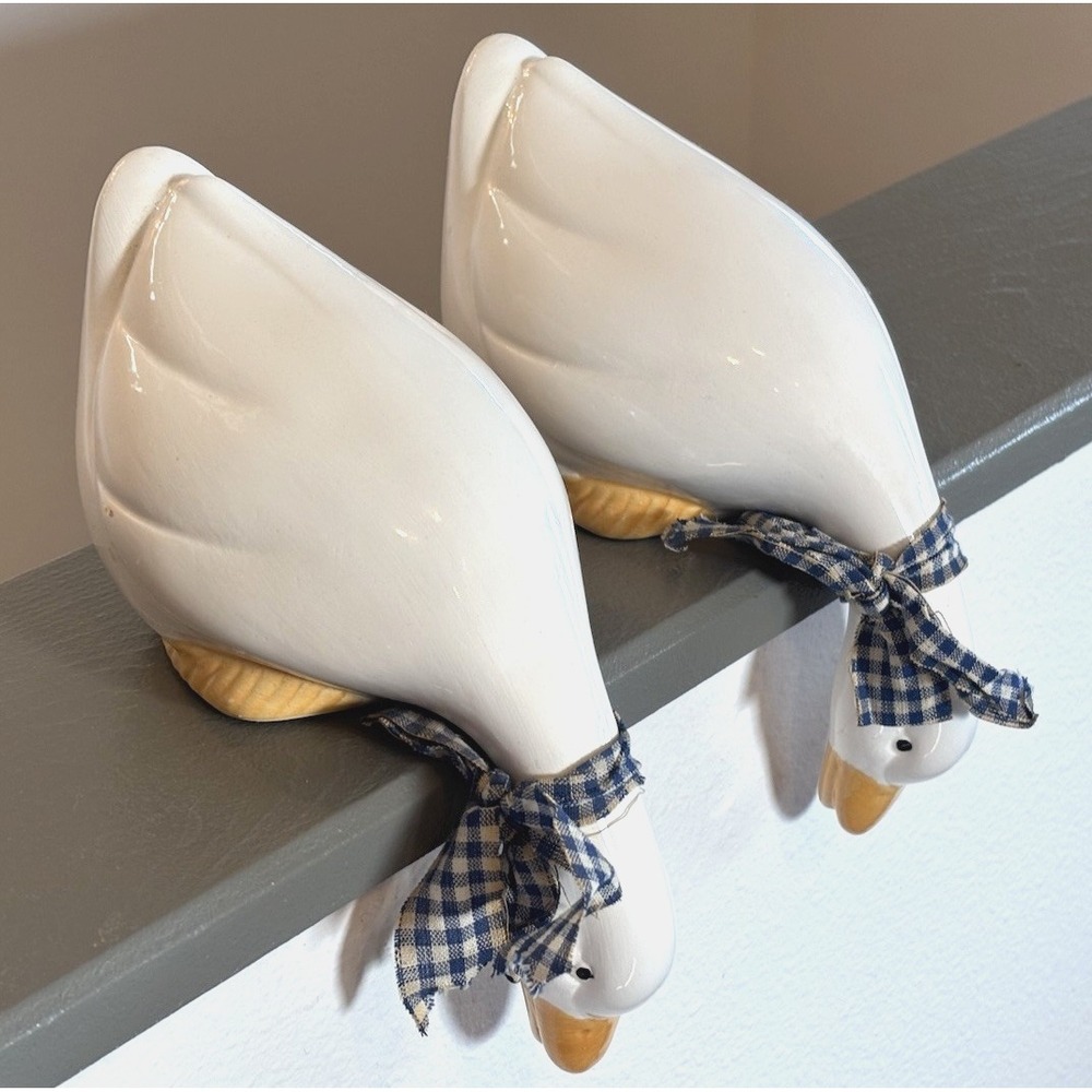 Set of 2 Vtg Goose Duck Figurines Shelf Sitters Ceramic Cottage Core Home Decor